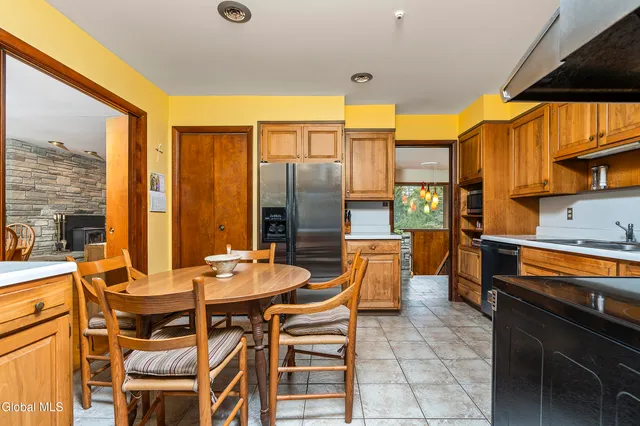 $649,999 | 273 Mannix Road, East Greenbush, NY 12061