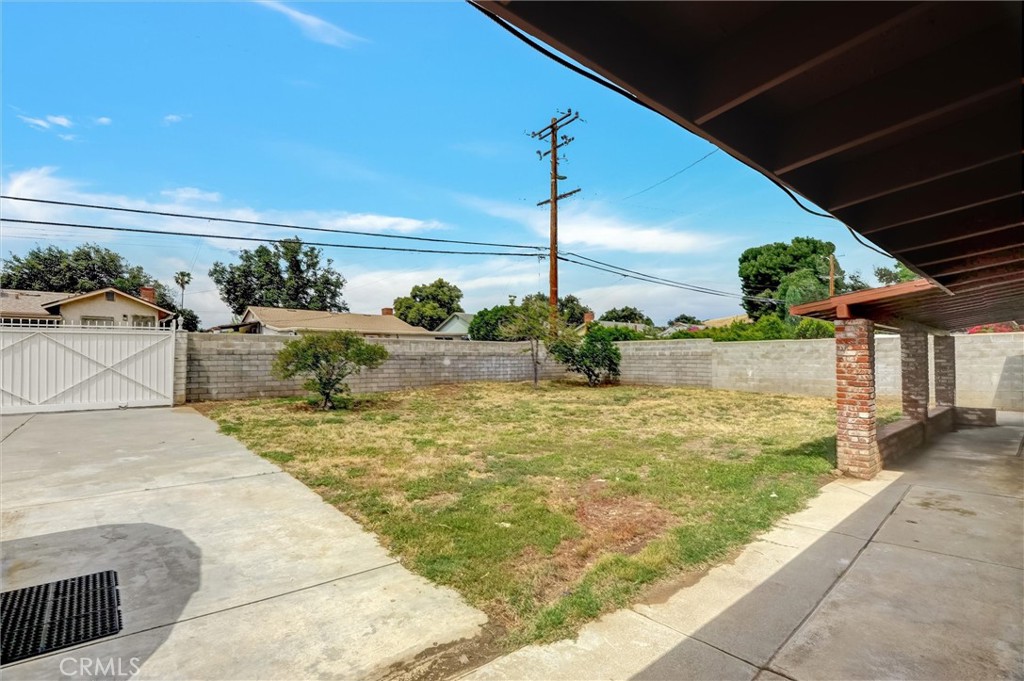 2734 Serrano Road North San Bernardino, CA 92405 - Photo 25 of 25 a swimming pool with yard