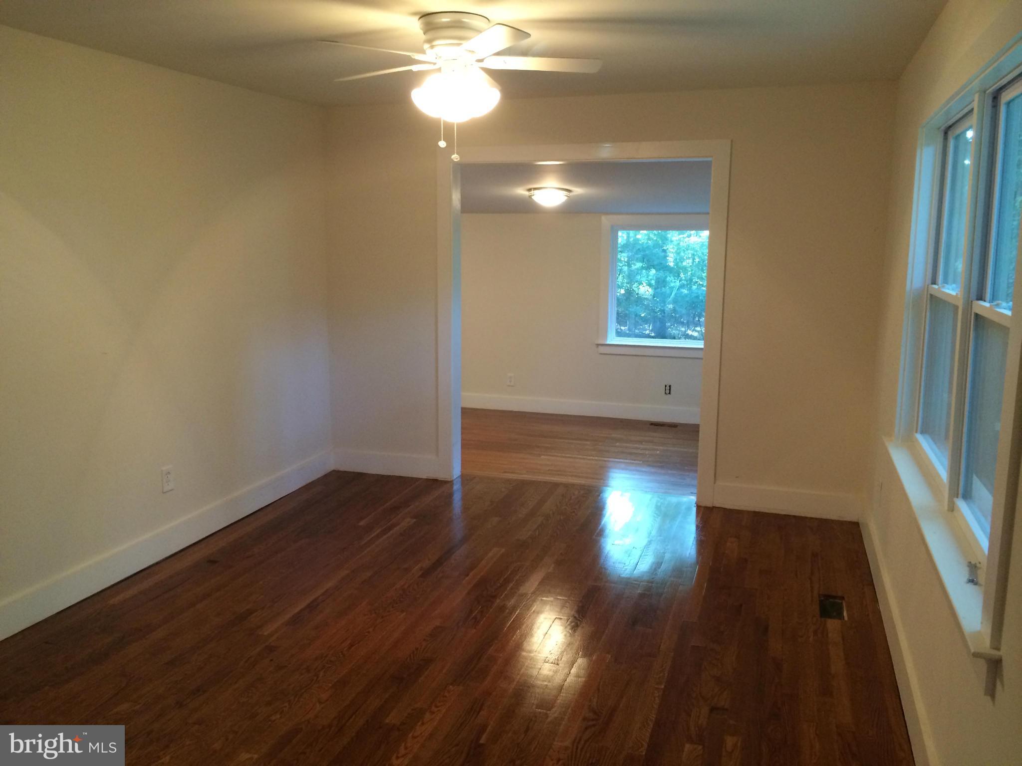 9325 Lees Ridge Road Warrenton, VA 20186 - Photo 3 of 19 Living Room