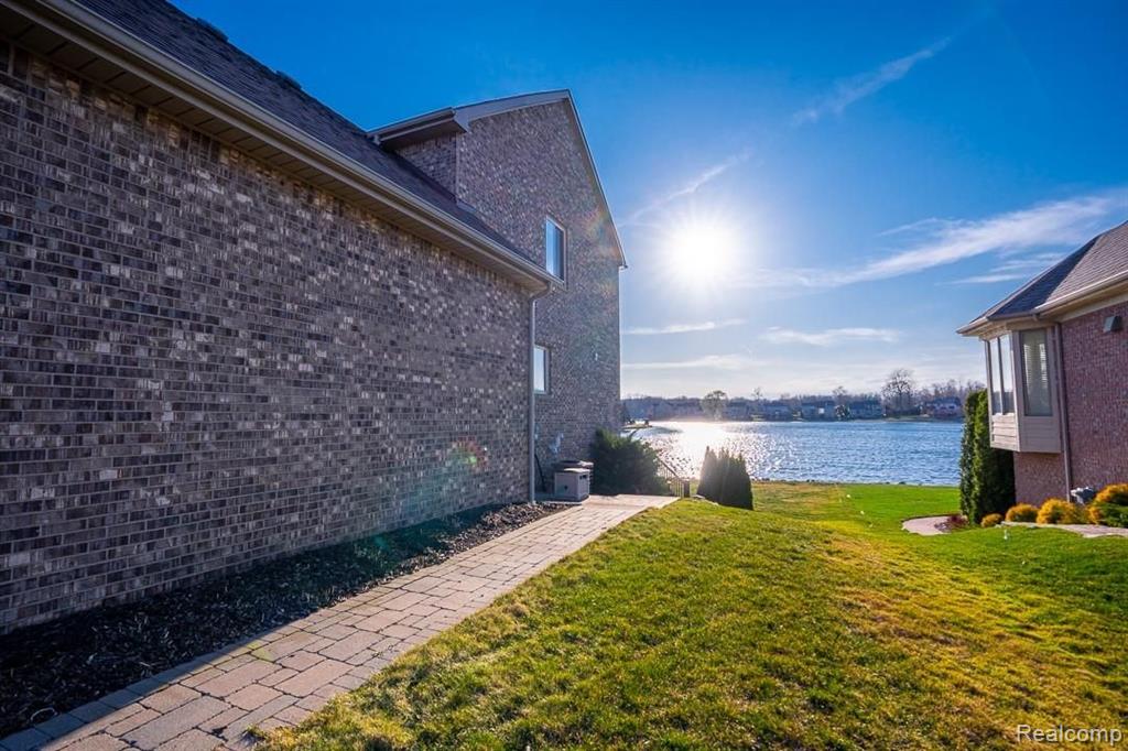 2168 East Shore Drive Rochester Hills, MI 48307 - Photo 34 of 52