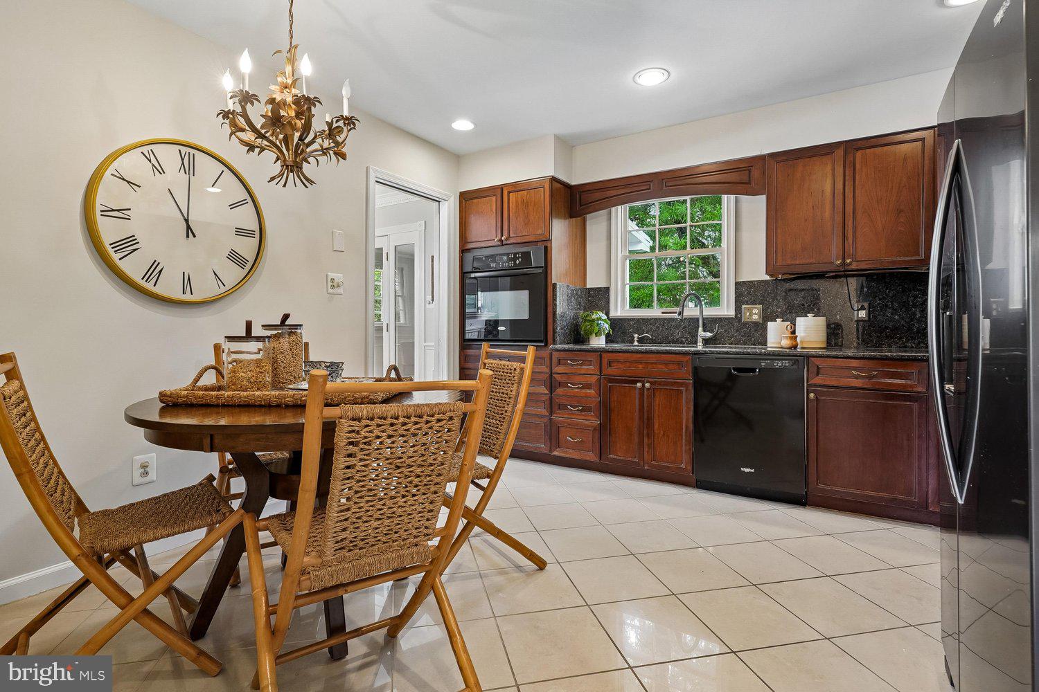 7814 Friars Court Alexandria, VA 22306 - Photo 18 of 56 Breakfast Room