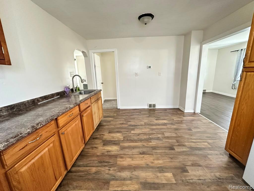 3441 Edsel Street Detroit, MI 48217 - Photo 10 of 19