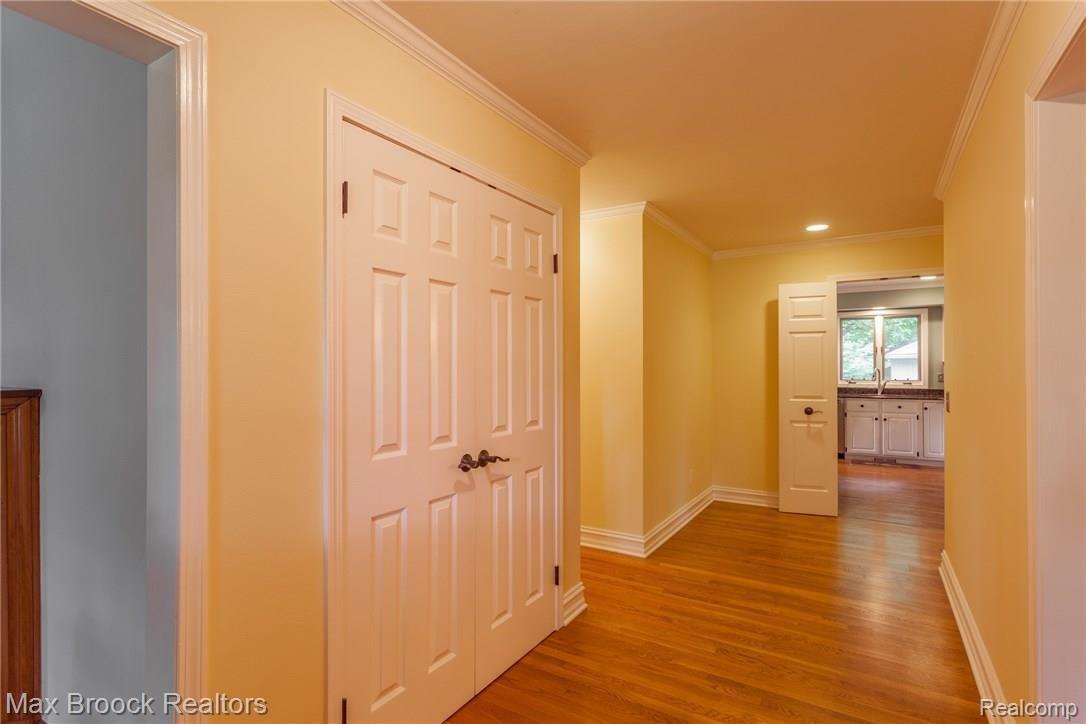 4905 Charing Cross Road Bloomfield Hills, MI 48304 - Photo 20 of 59 Wide entry way with big coat closet.