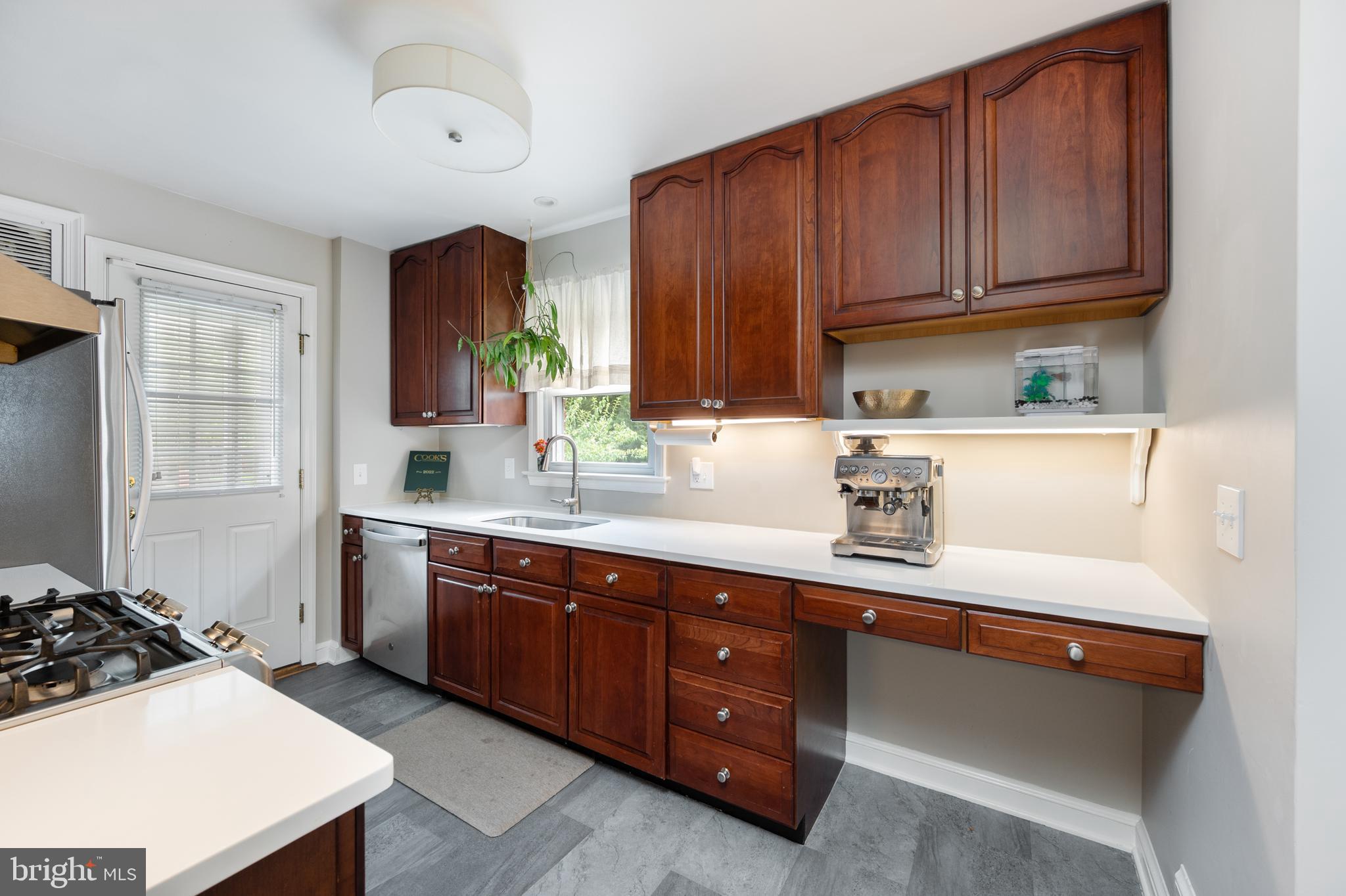 9605 Sutherland Road Silver Spring, MD 20901 - Photo 6 of 35