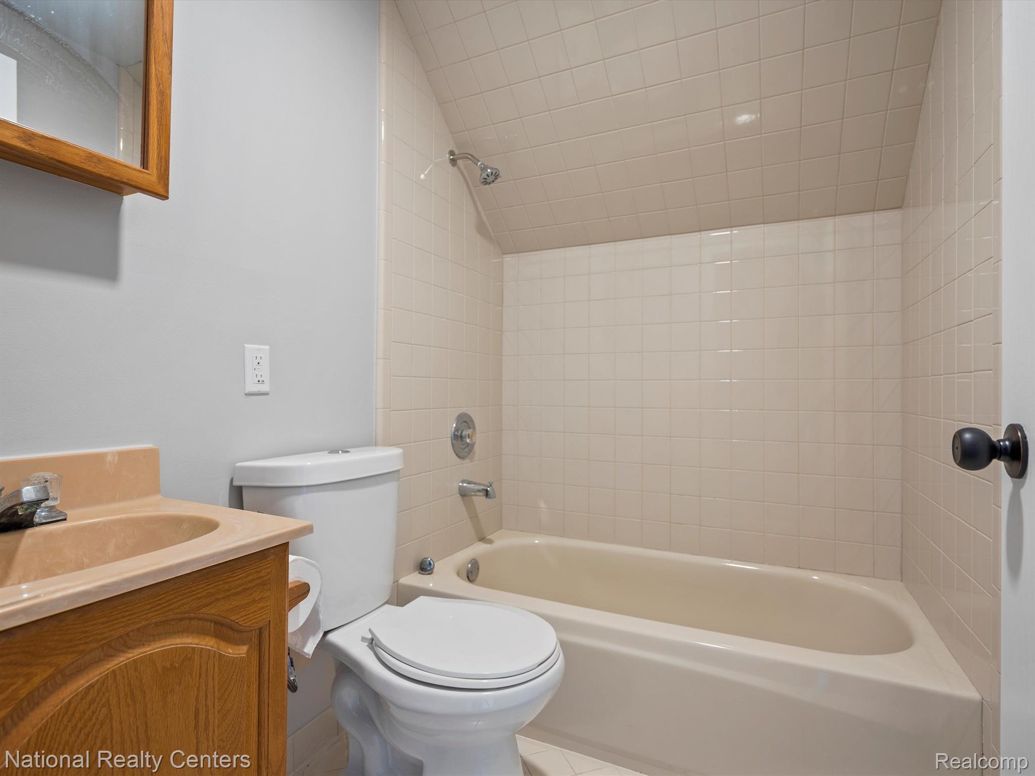 18319 Hickory Ridge Road Fenton, MI 48430 - Photo 13 of 25 Gallery Image 13