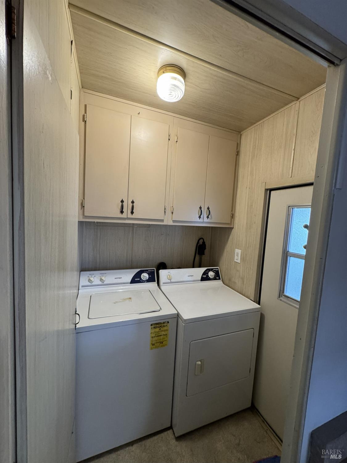 150 Silverado Trail, Unit 29 Napa, CA 94559 - Photo 18 of 18 a utility room with dryer and washer
