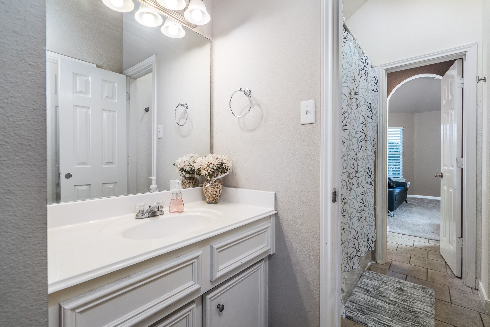 907 Colorado Springs Court Spring, TX 77373 - Photo 27 of 34 The upstairs secondary bathroom features a Jack-and-Jill layout, providing direct access from two bedrooms.