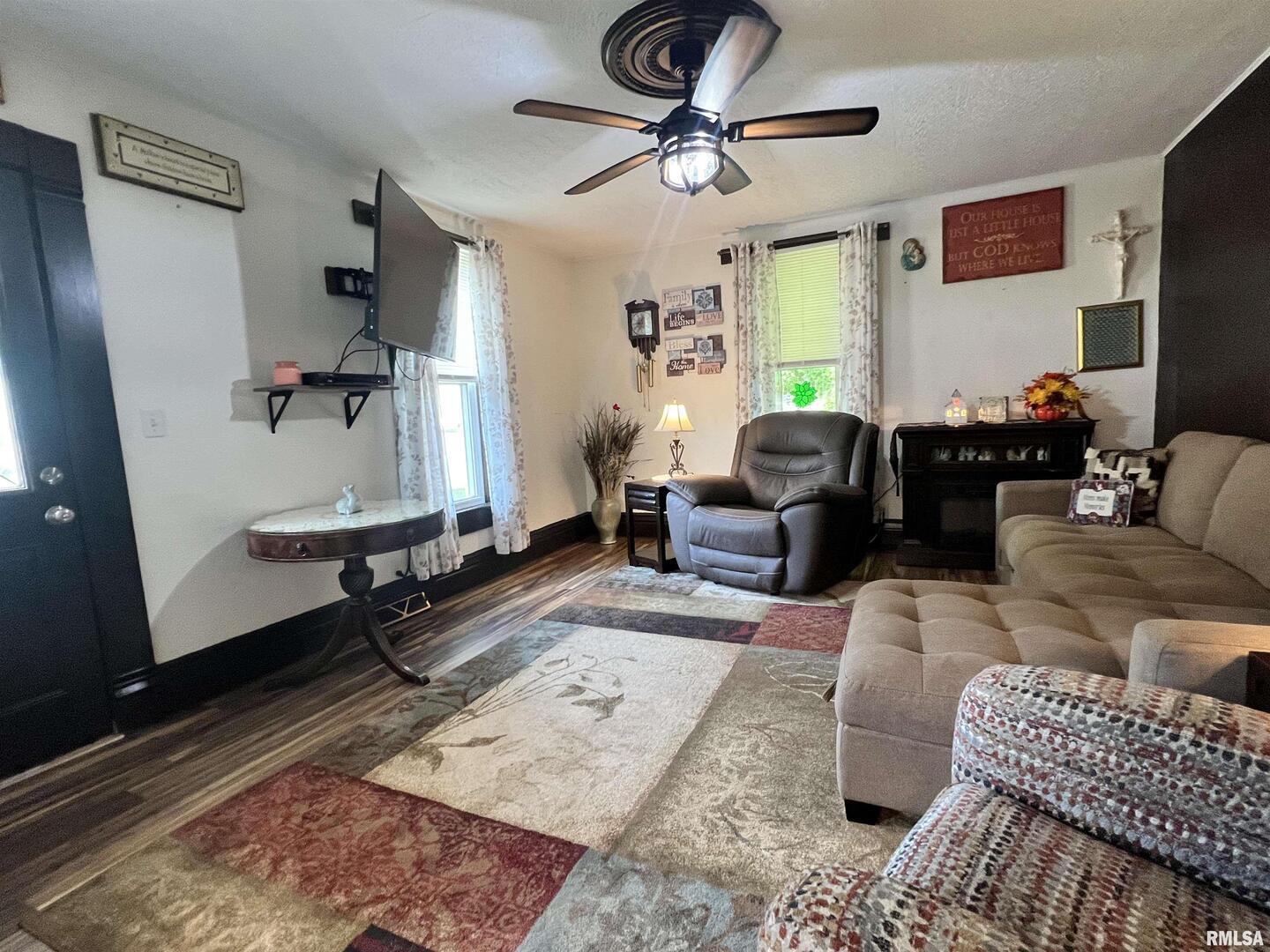 209 Northwest 6th Street Aledo, IL 61231 - Photo 16 of 28 a living room with furniture and a rug