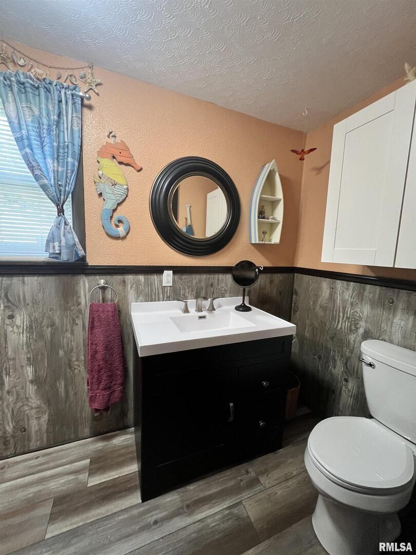 209 Northwest 6th Street Aledo, IL 61231 - Photo 20 of 28 a bathroom with a sink and a toilet