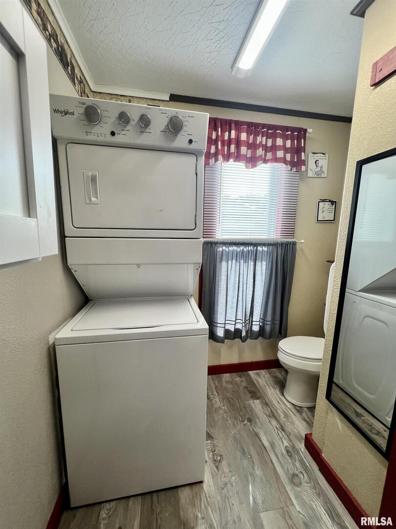 209 Northwest 6th Street Aledo, IL 61231 - Photo 22 of 28 a utility room with dryer and washer