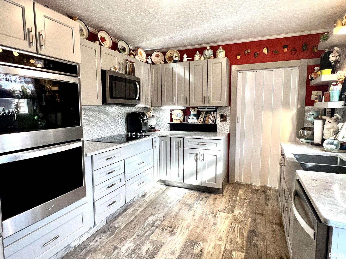 209 Northwest 6th Street Aledo, IL 61231 - Photo 6 of 28 a kitchen with granite countertop a refrigerator stove and microwave