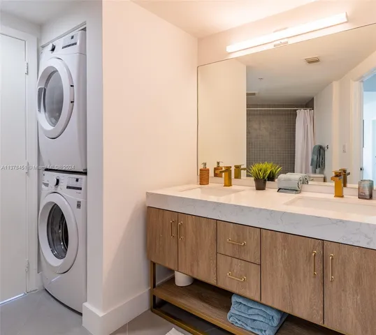 a en suite bathroom with a sink and a mirror