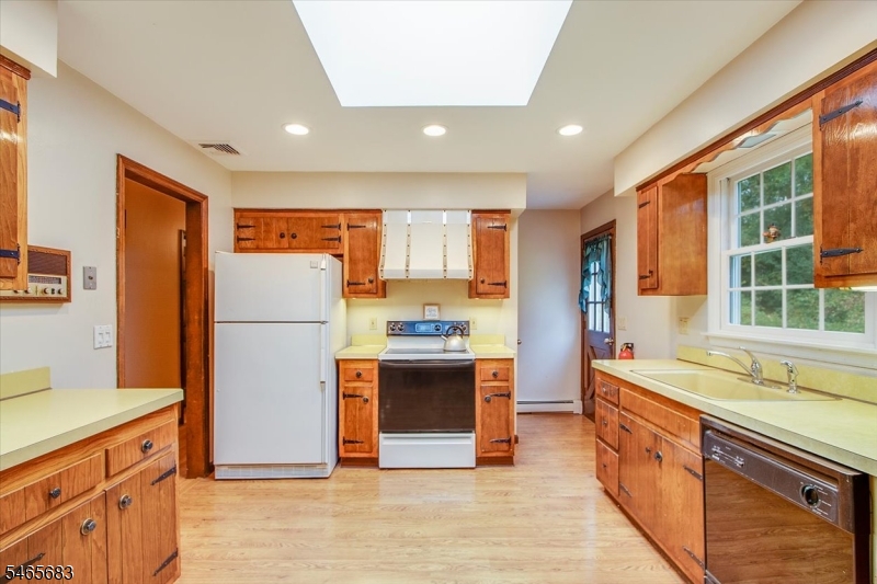 89 Cozy Lake Road Oak Ridge, NJ 07438 - Photo 12 of 42 Gallery Image 12