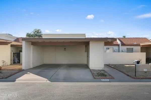 an outdoor view of house