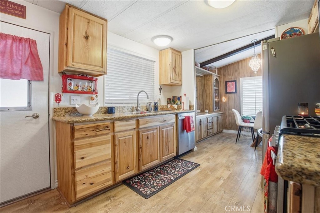 23456 Ottawa Road, Unit 92 Apple Valley, CA 92308 - Photo 11 of 38 Kitchen