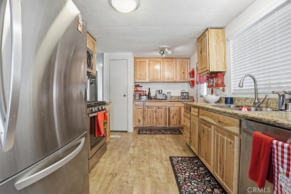 23456 Ottawa Road, Unit 92 Apple Valley, CA 92308 - Photo 14 of 38 Kitchen/Wet Bar