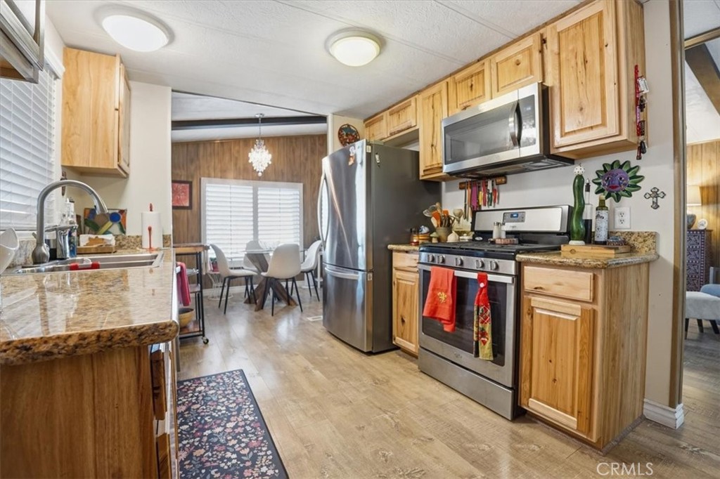 23456 Ottawa Road, Unit 92 Apple Valley, CA 92308 - Photo 16 of 38 Kitchen