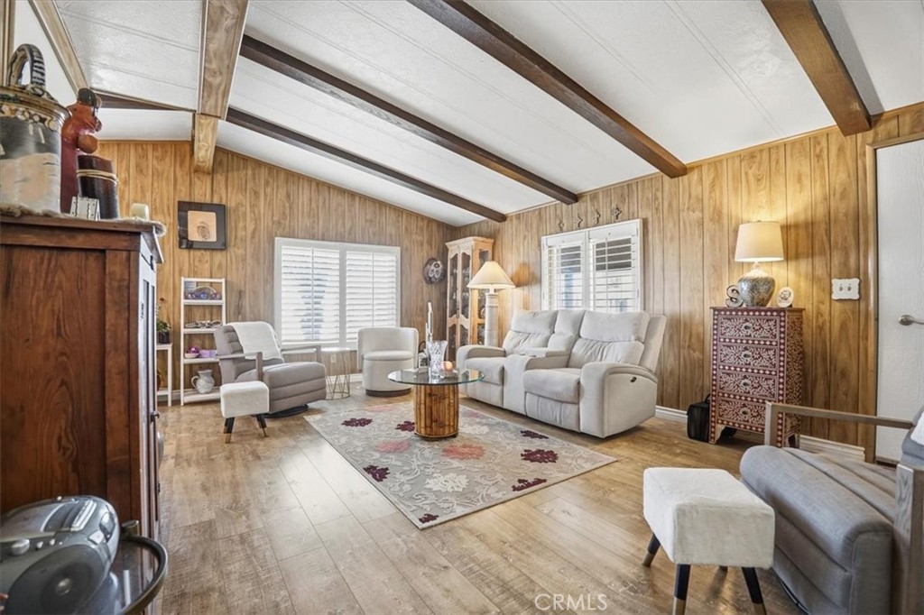 23456 Ottawa Road, Unit 92 Apple Valley, CA 92308 - Photo 4 of 38 Spacious Living Room