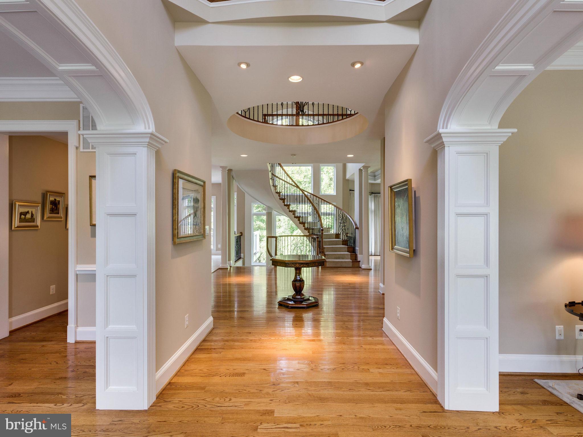 902 Georgetown Ridge Court McLean, VA 22102 - Photo 2 of 30 Foyer