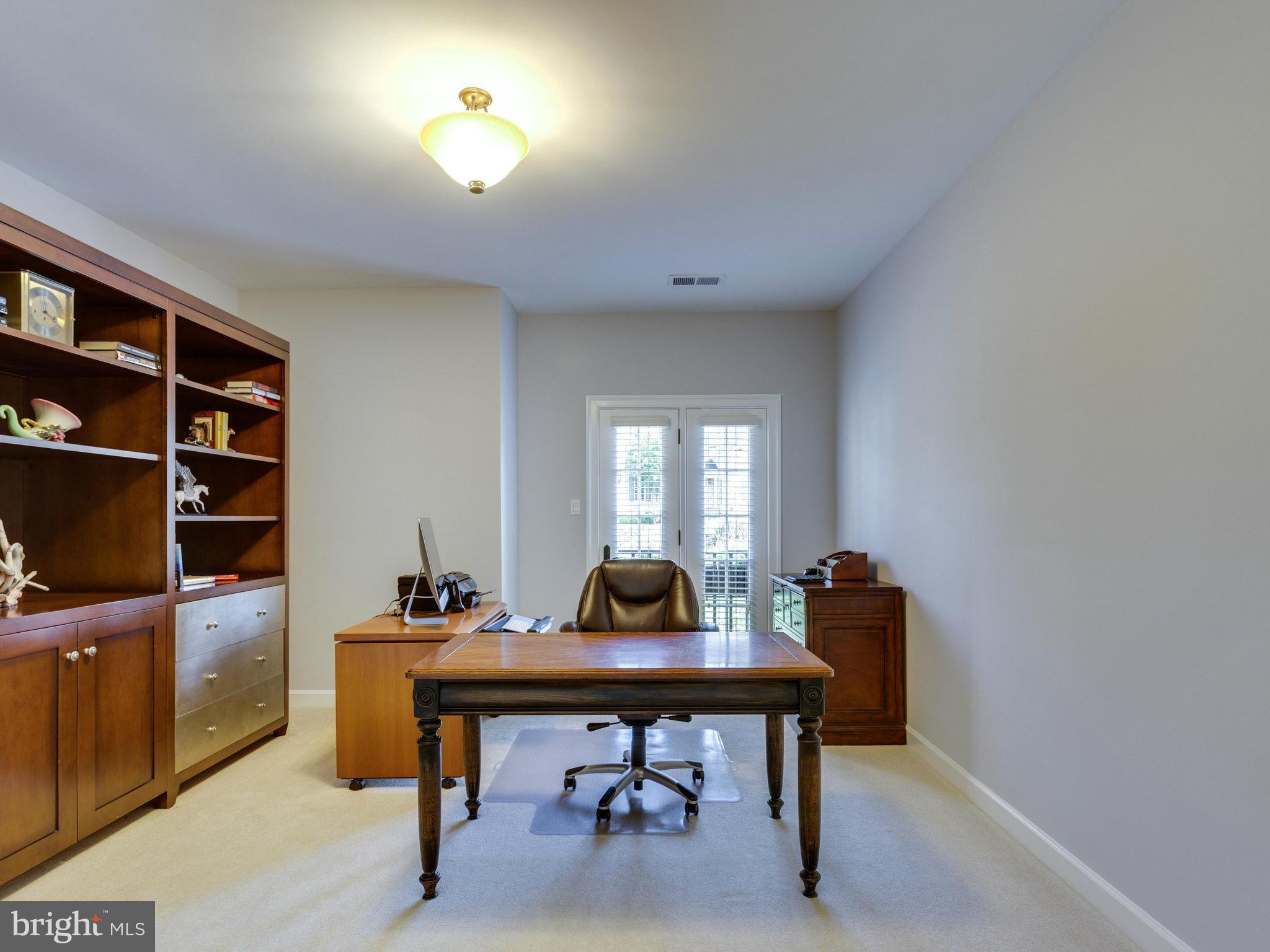 902 Georgetown Ridge Court McLean, VA 22102 - Photo 18 of 30 Master Bedroom Sitting Room