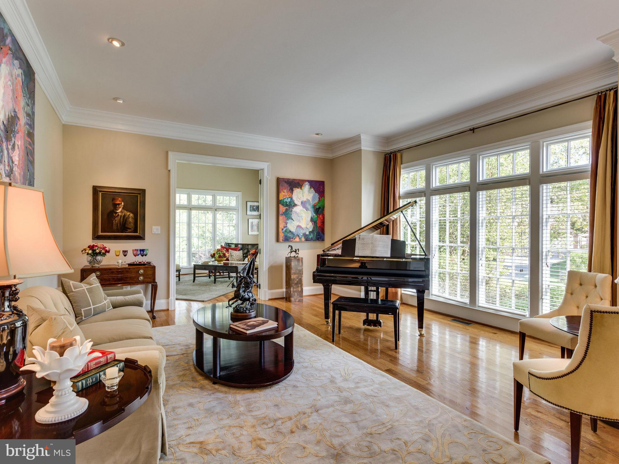 902 Georgetown Ridge Court McLean, VA 22102 - Photo 3 of 30 Living Room