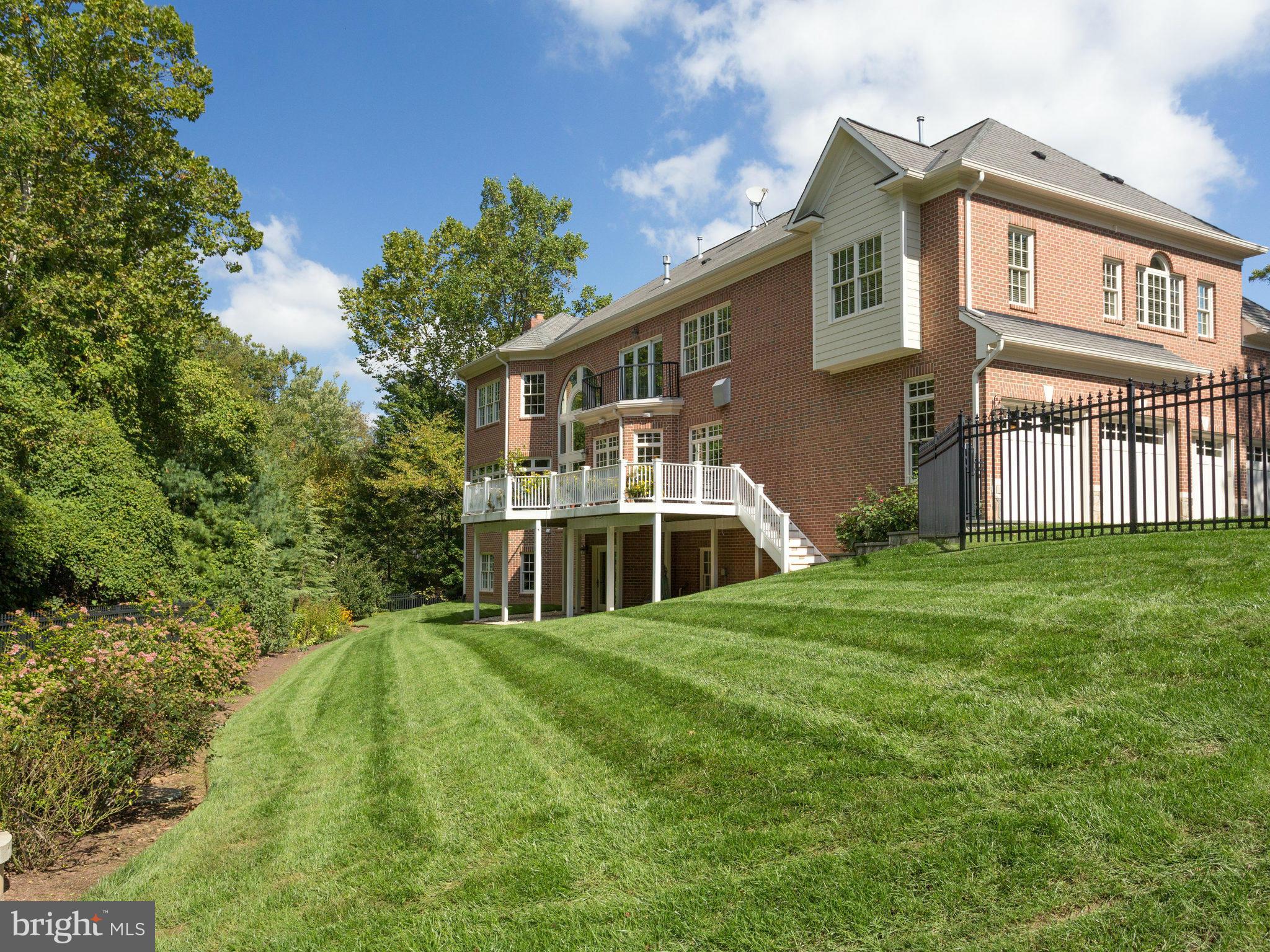 902 Georgetown Ridge Court McLean, VA 22102 - Photo 29 of 30 Exterior (Rear)