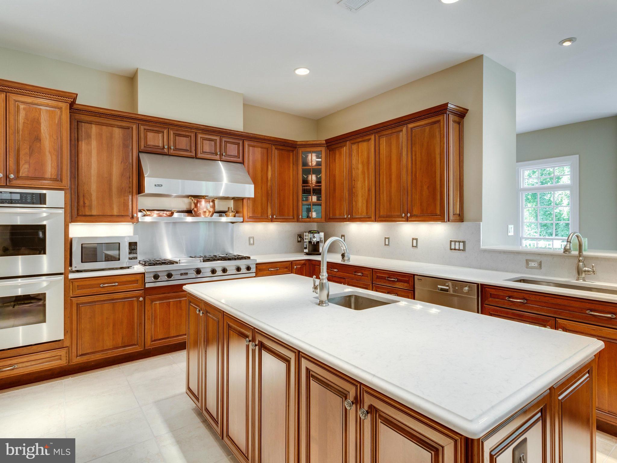 902 Georgetown Ridge Court McLean, VA 22102 - Photo 8 of 30 Kitchen
