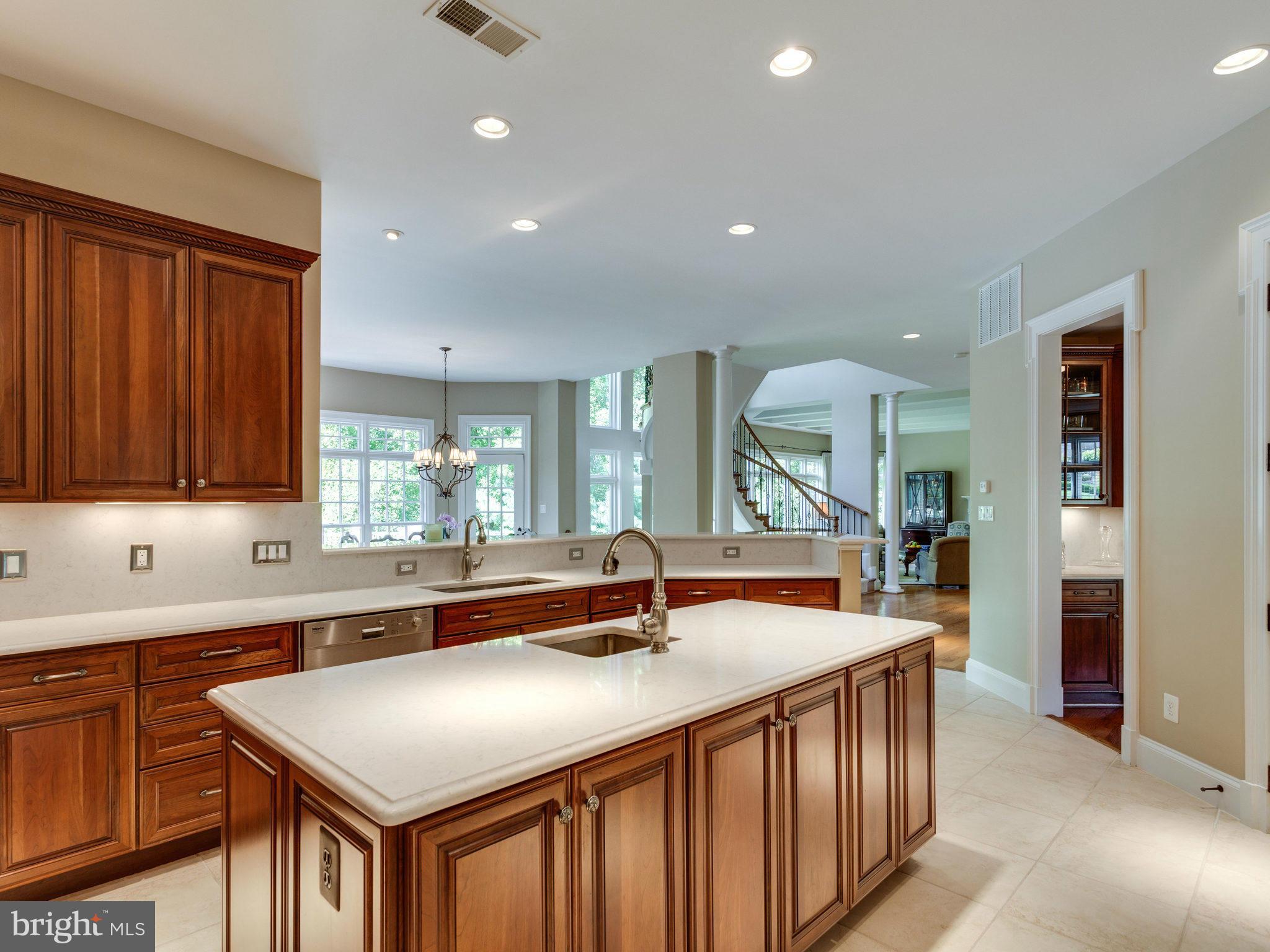 902 Georgetown Ridge Court McLean, VA 22102 - Photo 10 of 30 Kitchen