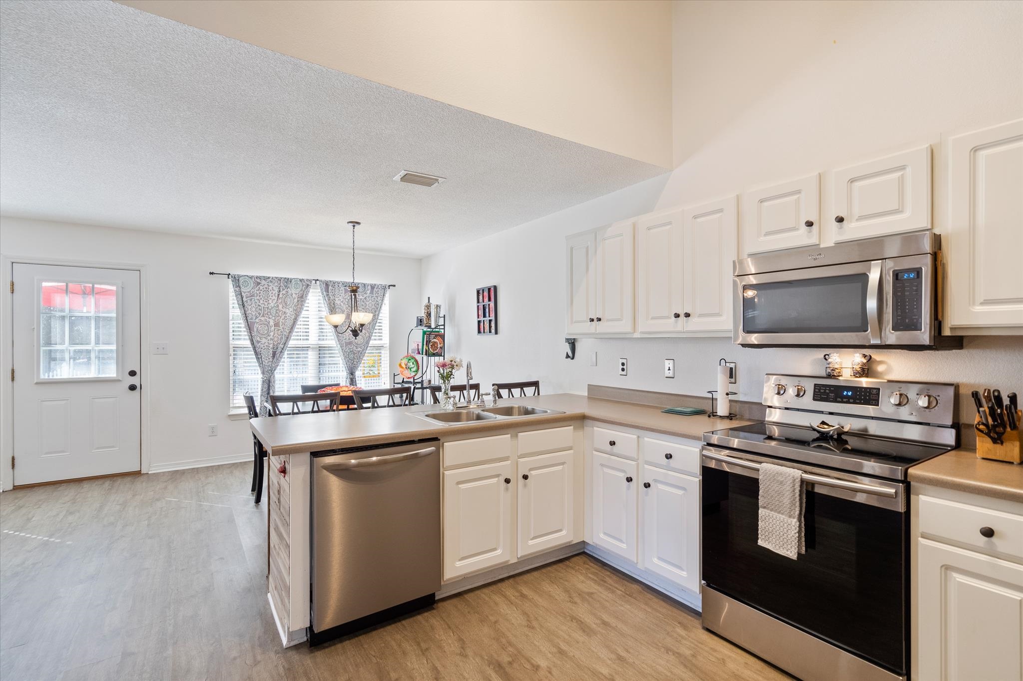 108 Vivian Loop Fairhope, AL 36532 - Photo 8 of 24