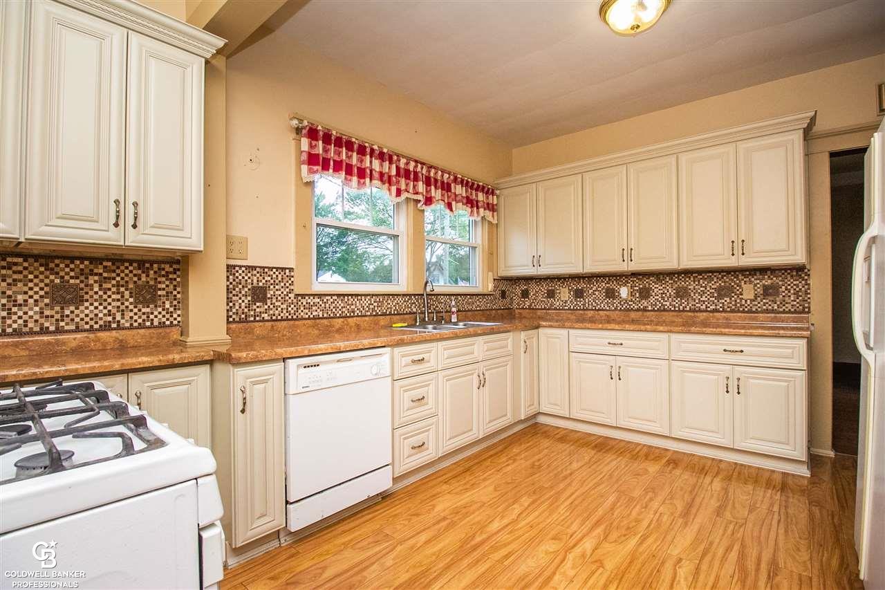 6070 Chicago Road Warren, MI 48092 - Photo 12 of 44 50017925-11.JPG