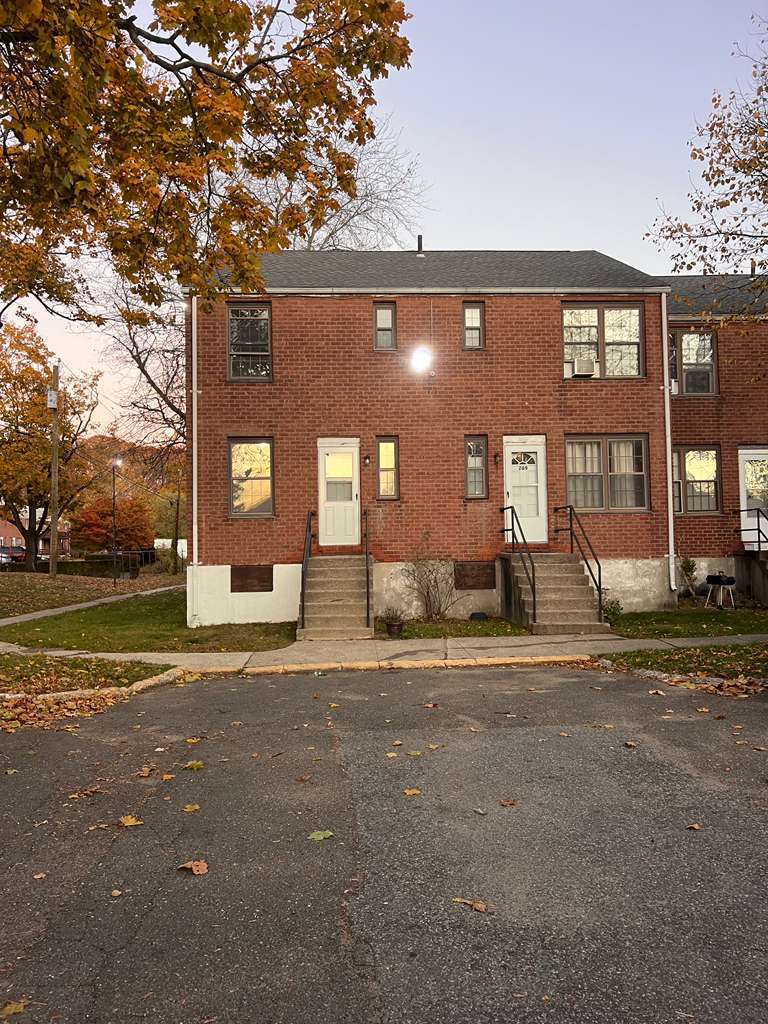 271 Pennsylvania Avenue, Unit 271 Bridgeport, CT 06610 - Photo 3 of 17