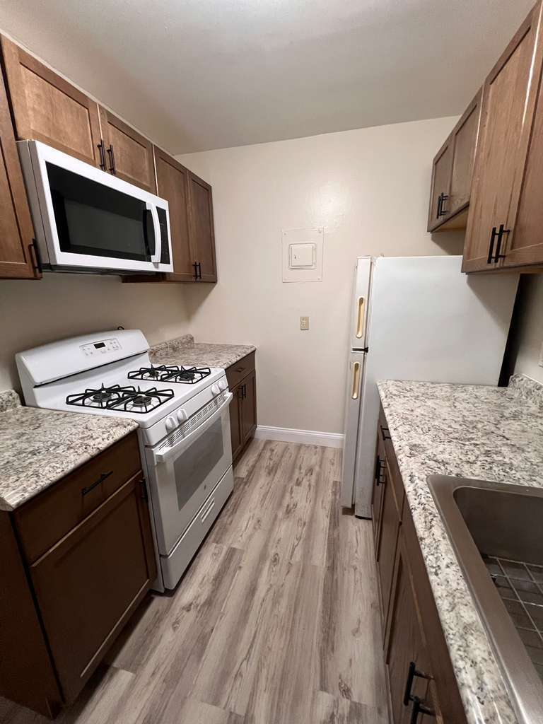 271 Pennsylvania Avenue, Unit 271 Bridgeport, CT 06610 - Photo 8 of 17