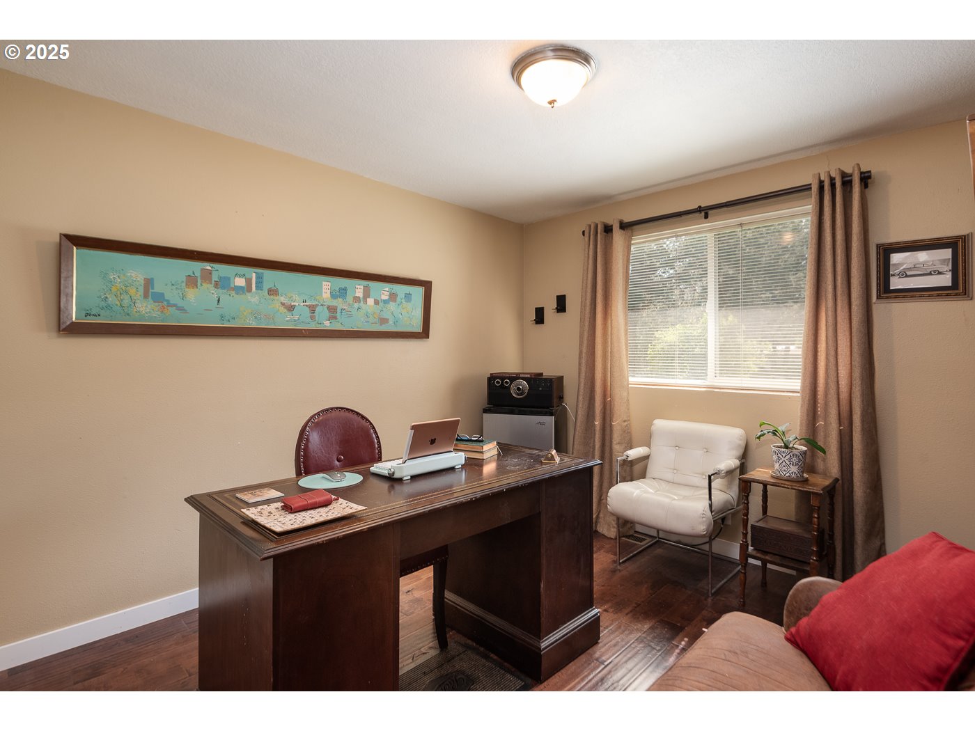 60811 Windsor Drive Bend, OR 97702 - Photo 25 of 27 a dining room with a table and chairs