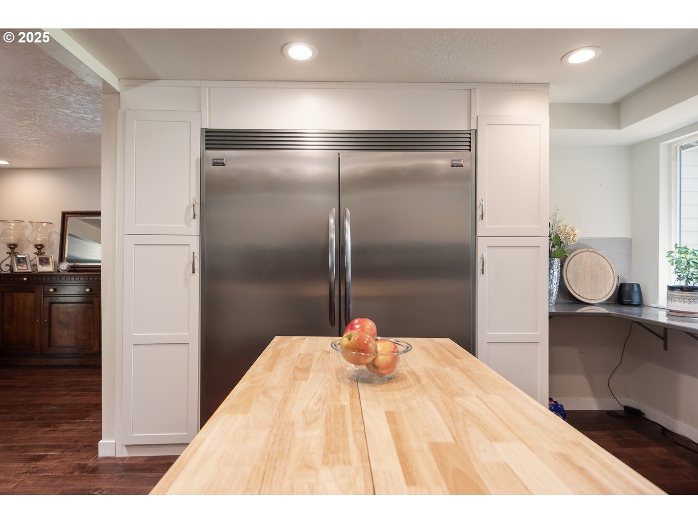 60811 Windsor Drive Bend, OR 97702 - Photo 9 of 27 a bathroom with a sink and a mirror