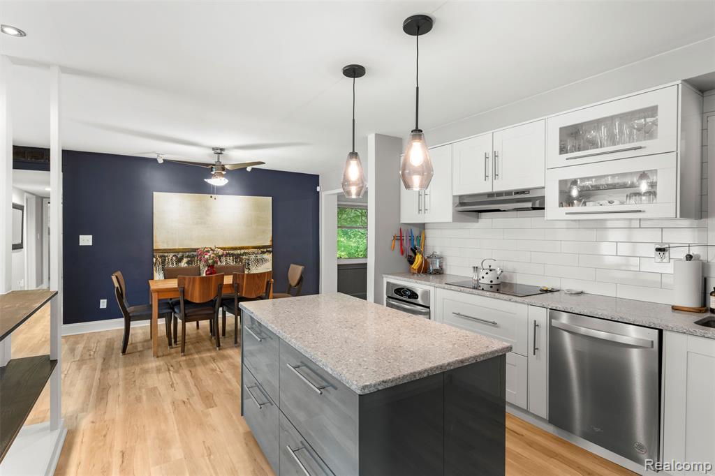 28317 New Castle Road Farmington Hills, MI 48331 - Photo 7 of 23
