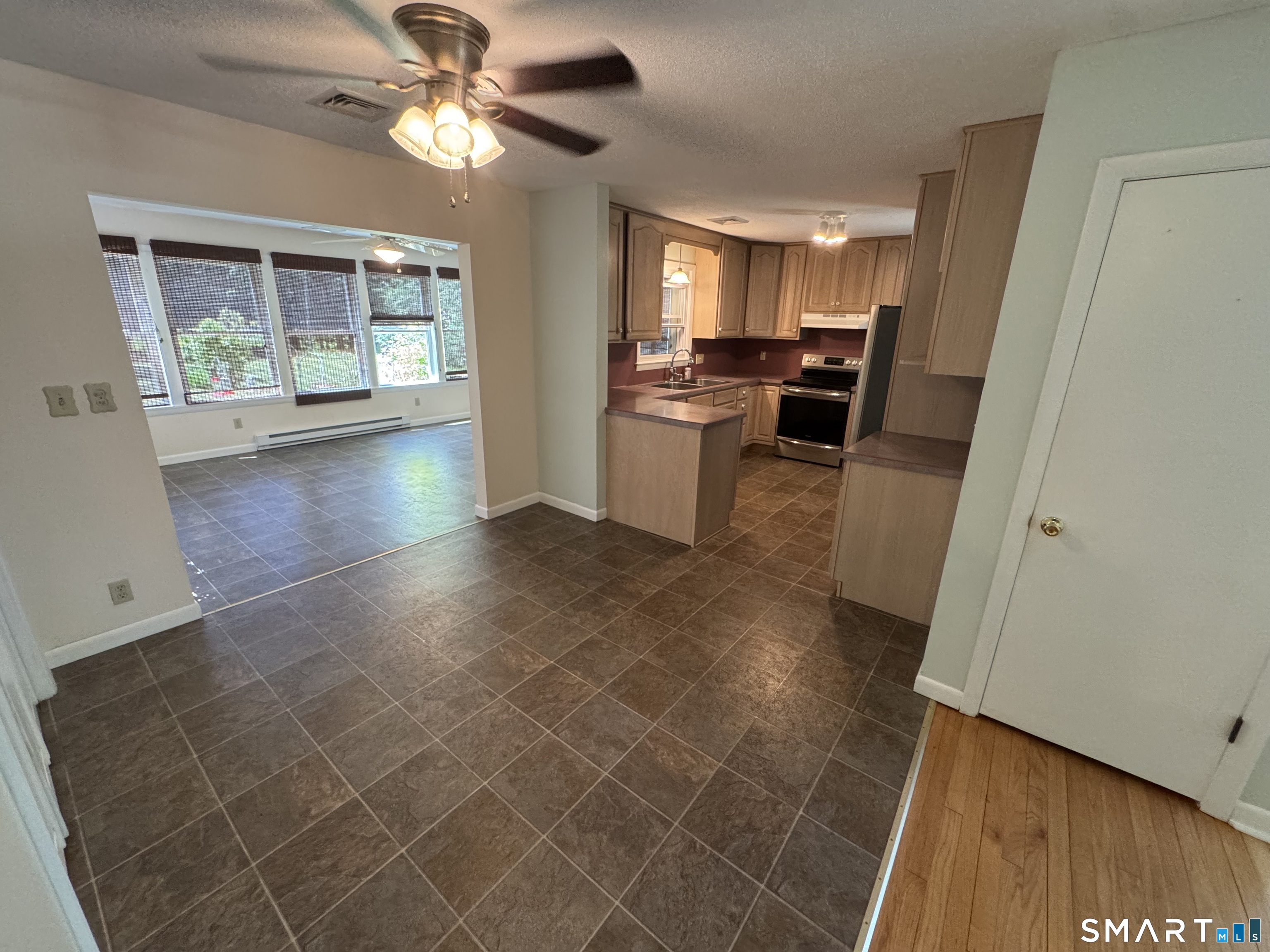 29 Shetucket Drive Windham, CT 06280 - Photo 4 of 27