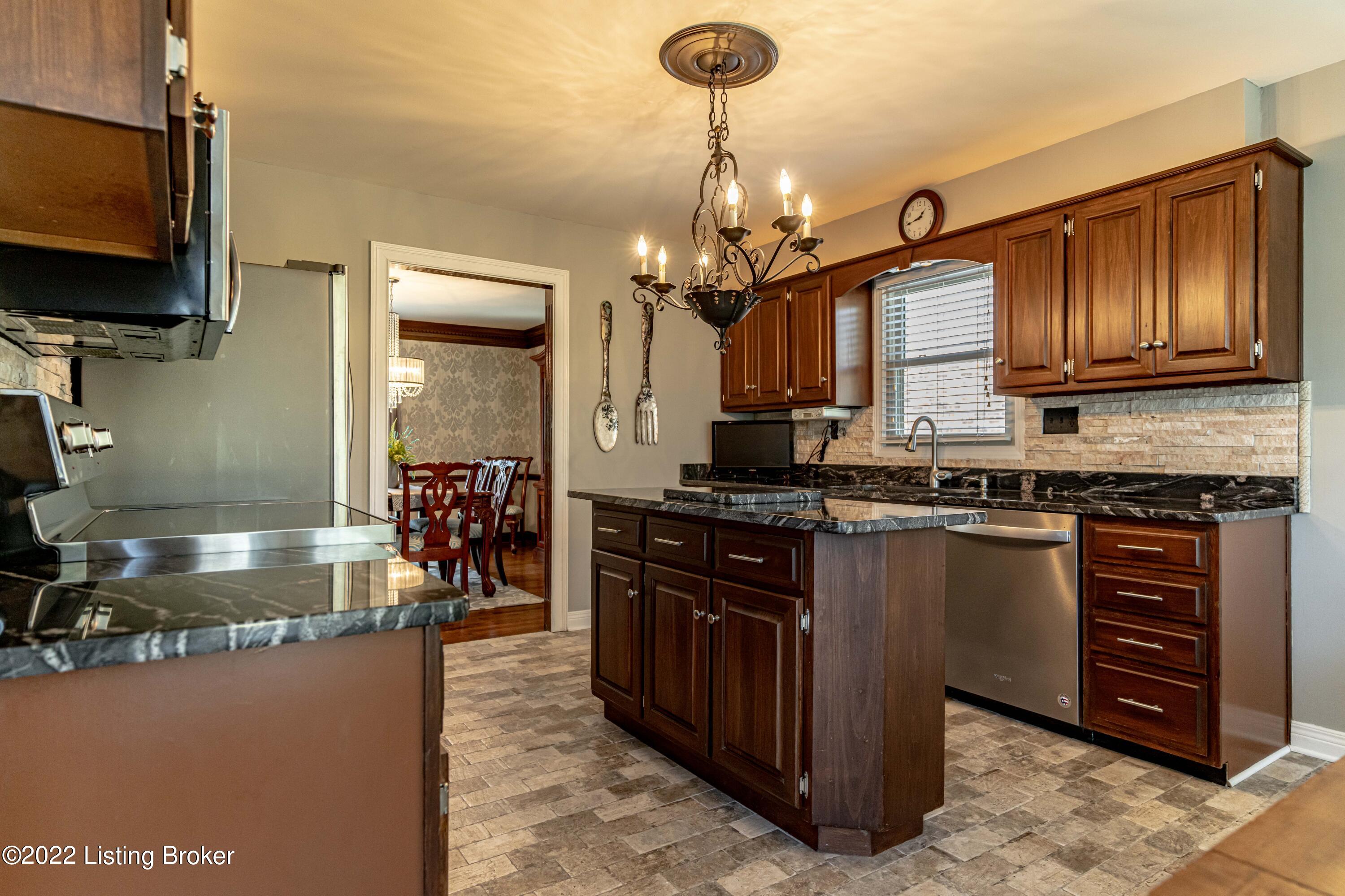 905 Ramsgate Court Louisville, KY 40299 - Photo 38 of 68 DSC06190