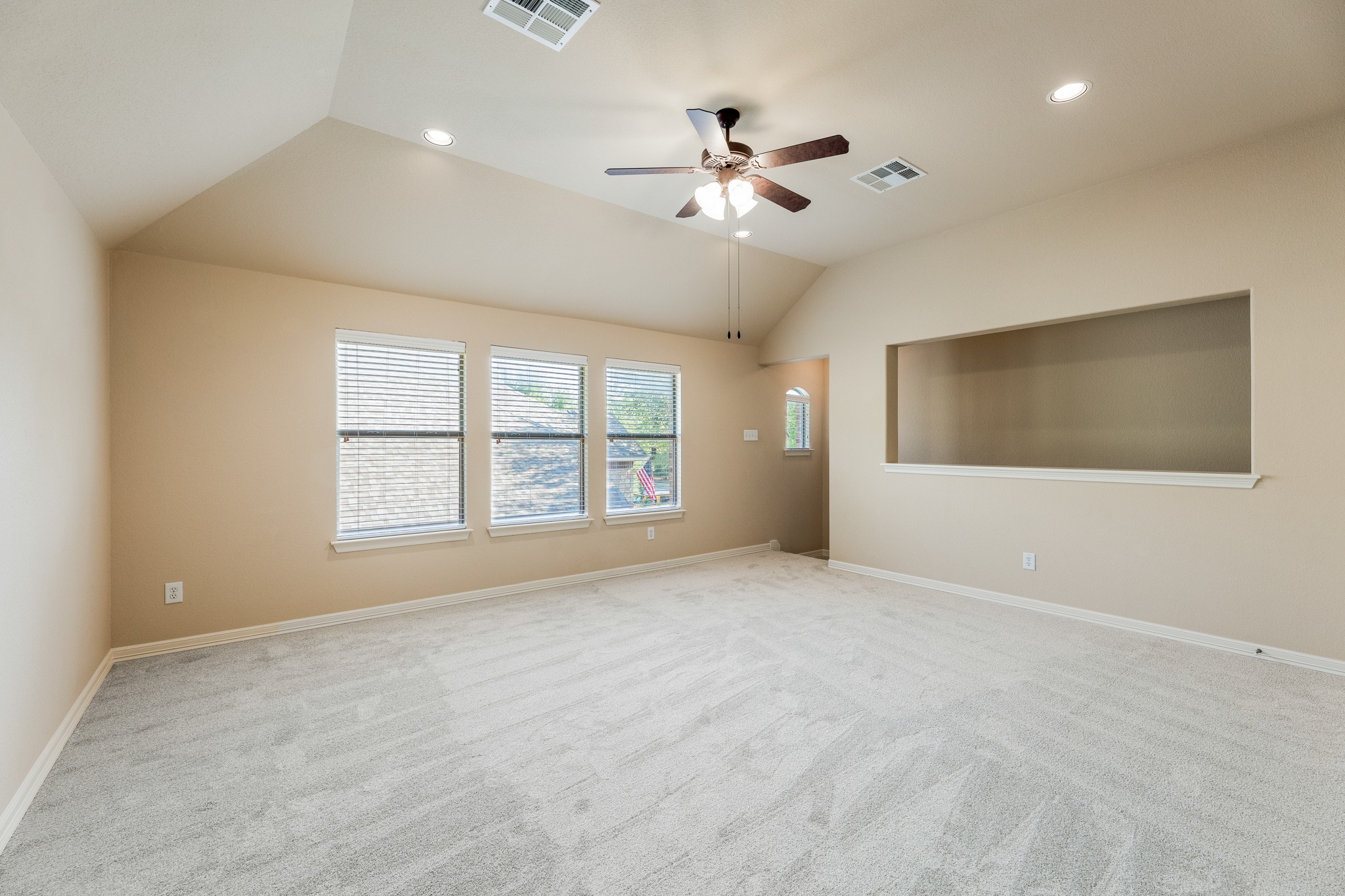 20804 Windmill Ridge Street Pflugerville, TX 78660 - Photo 5 of 40 The second floor consists of a large bonus living area with a full bath and soaring vaulted ceilings.