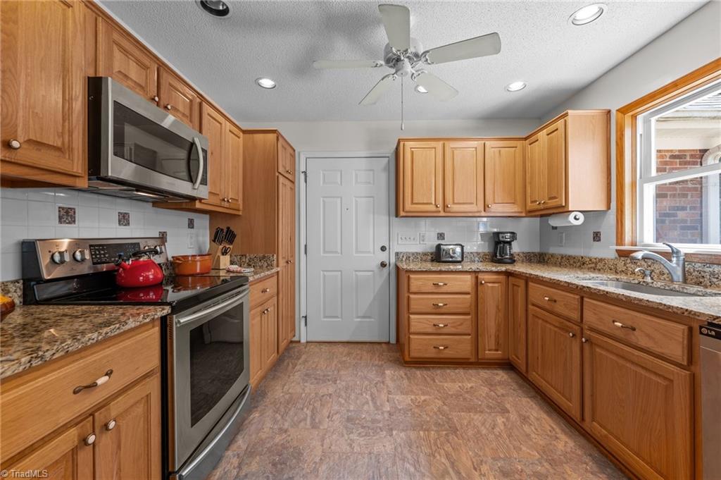 1243 Hunt Joyce Road Madison, NC 27025 - Photo 8 of 50 Gallery Image 8