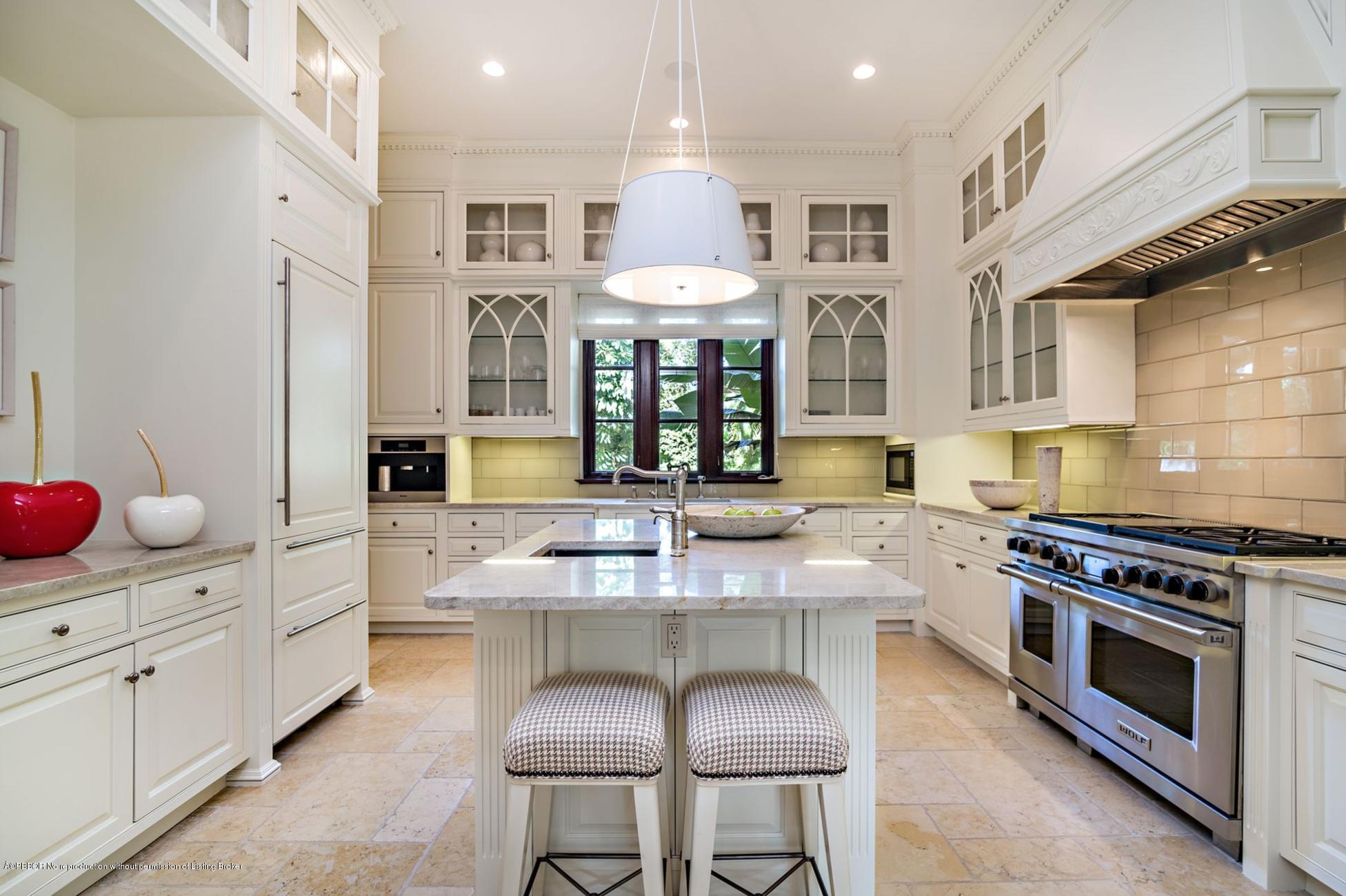 137 Woodbridge Road Palm Beach, FL 33480 - Photo 8 of 23 Screen Shot 2019-09-25 at 8.56.34 PM