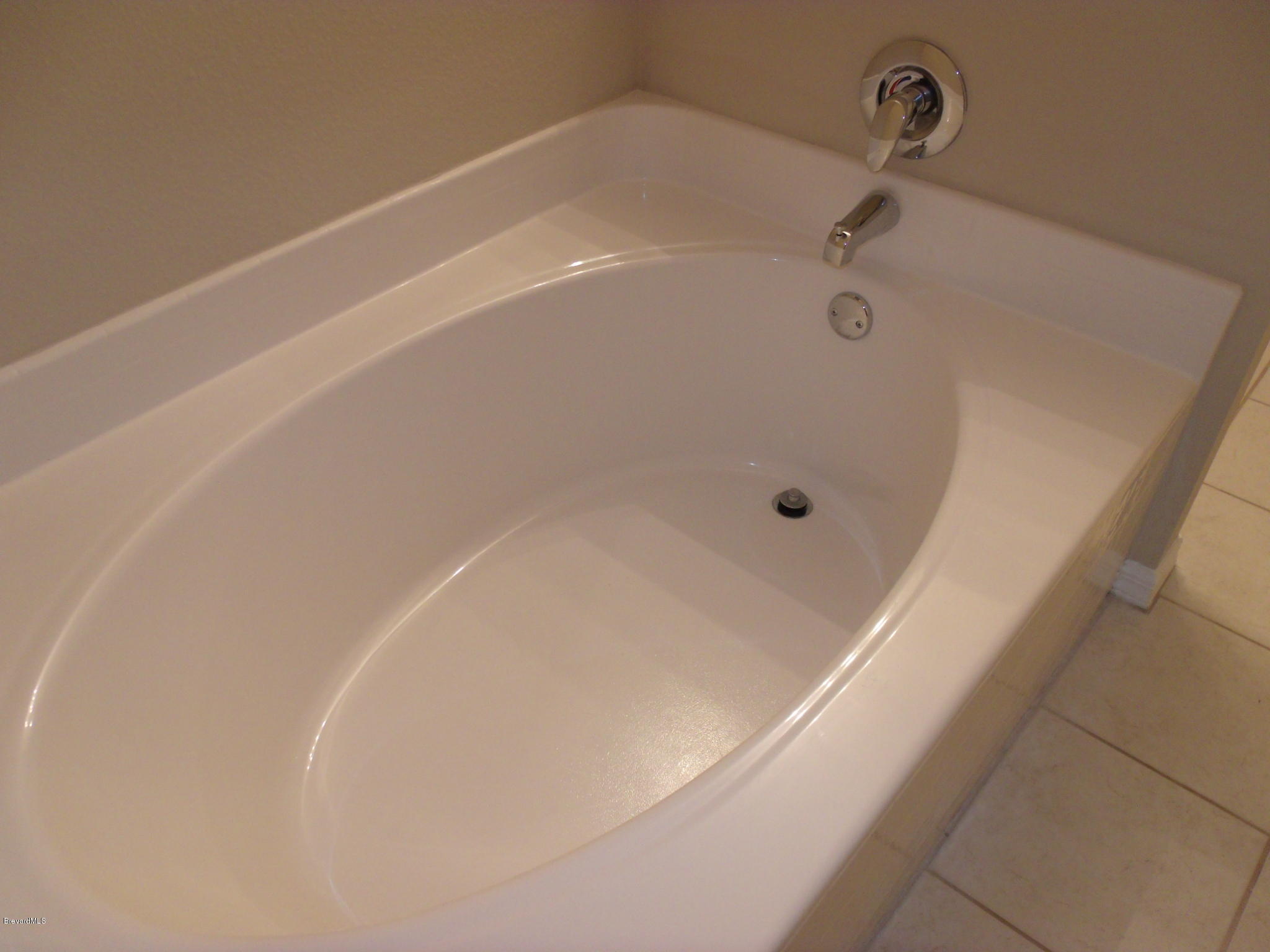 2126 Spring Creek Circle Palm Bay, FL 32905 - Photo 9 of 23 9-master garden tub