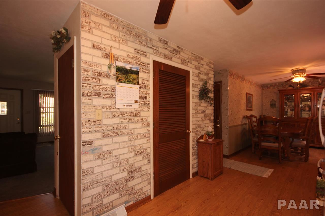4222 South Paramount Road Bartonville, IL 61607 - Photo 12 of 31 Gallery Image 12