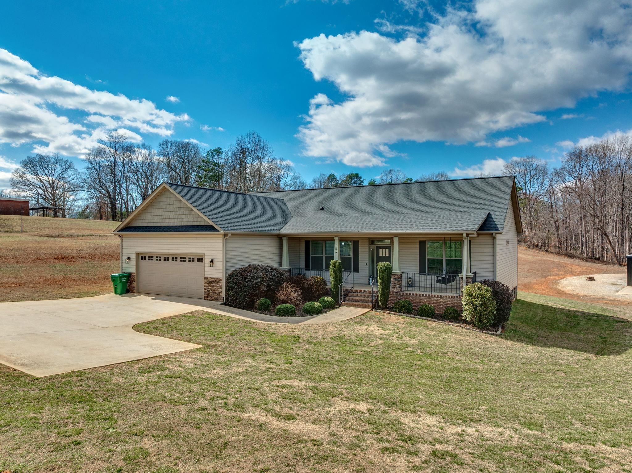 1529 Old Post Road Gaffney, SC 29341 - Photo 4 of 50