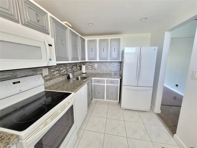 $125,000 | 7080 Environ Boulevard, Unit 424, Lauderhill, FL 33319