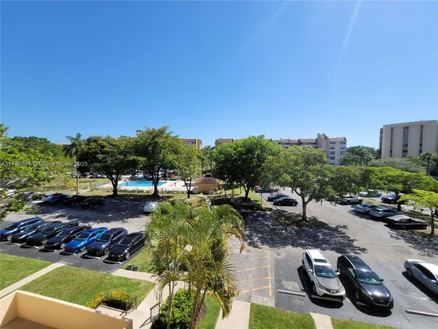 $125,000 | 7080 Environ Boulevard, Unit 424, Lauderhill, FL 33319