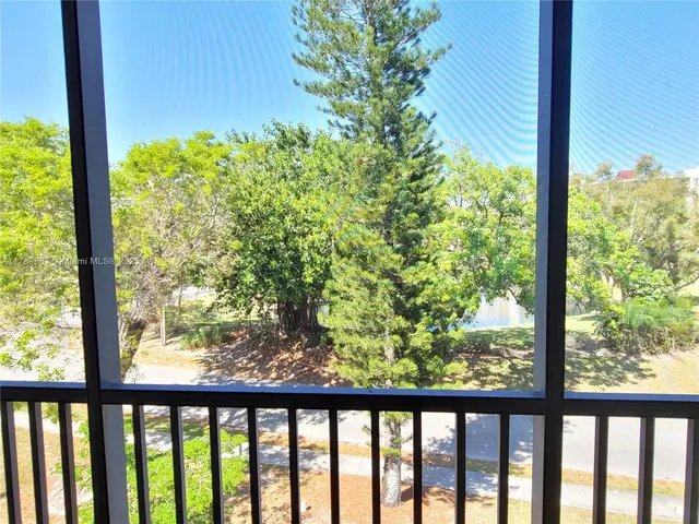 $125,000 | 7080 Environ Boulevard, Unit 424, Lauderhill, FL 33319