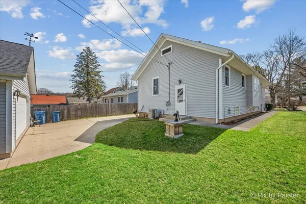 $294,108 | 92 Hawley Avenue, West Dundee, IL 60118