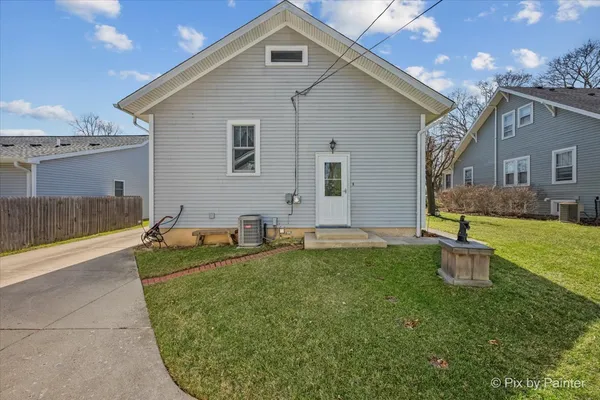 $294,108 | 92 Hawley Avenue, West Dundee, IL 60118