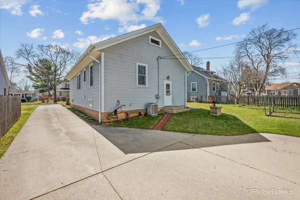 $294,108 | 92 Hawley Avenue, West Dundee, IL 60118