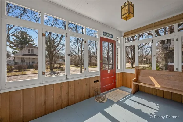 $294,108 | 92 Hawley Avenue, West Dundee, IL 60118